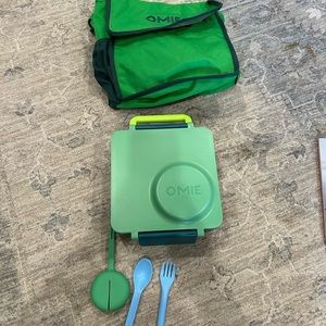 Omie BUNDLE!! Green Lunchbox Set with Utensils, carrying bag